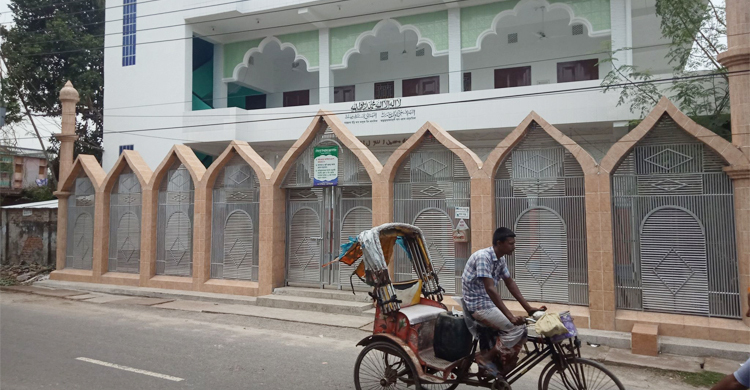 চাঁপাইনবাবগঞ্জে ঈদের নামাজ ২৪৮২ মসজিদে