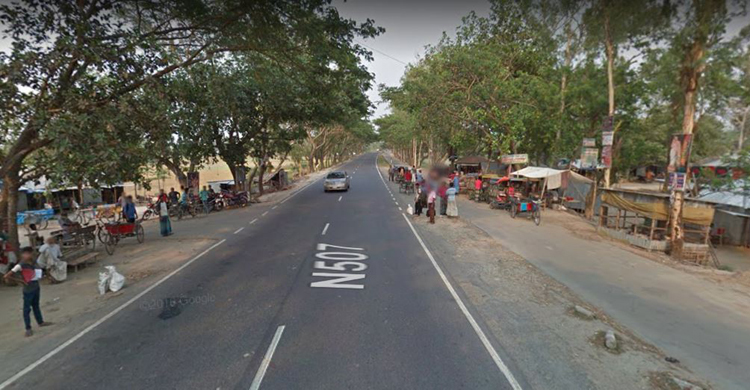 রডবোঝাই লরিচাপায় প্রাণ গেল দুই পথচারীর