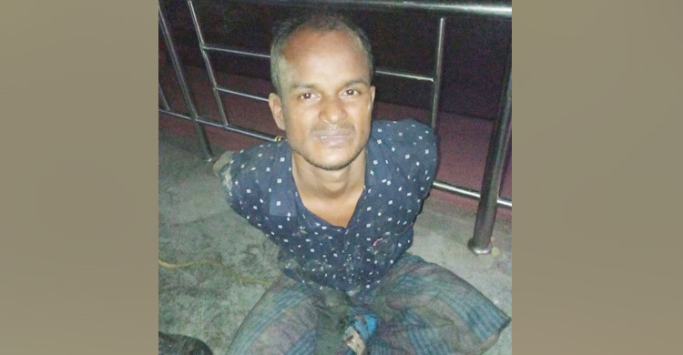 অবৈধপথে বাংলাদেশে আসা মাদক কারবারিকে লক্ষ্য করে বিএসএফের গুলি