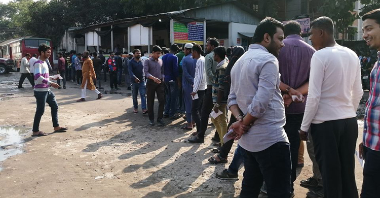 লাইসেন্স পেতে এত ঝামেলা জানলে গাড়িই কিনতাম না