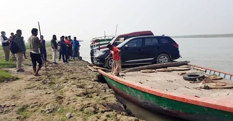 জীবনে প্রথমবার গাড়ি দেখলো যে উপজেলার মানুষ