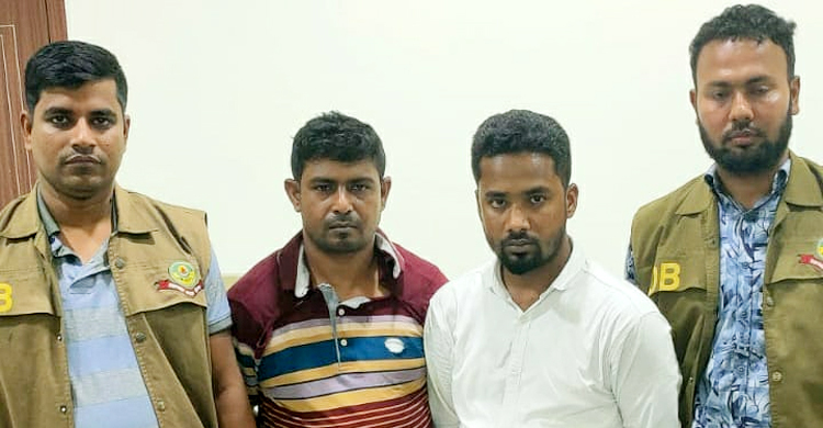 হালিশহরে মাইক্রোবাসে ইয়াবা পাচারকালে গ্রেফতার ২