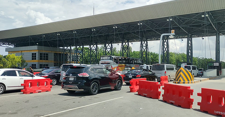 মাওয়া টোল প্লাজায় যানবাহনের চাপ থাকলেও জট নেই