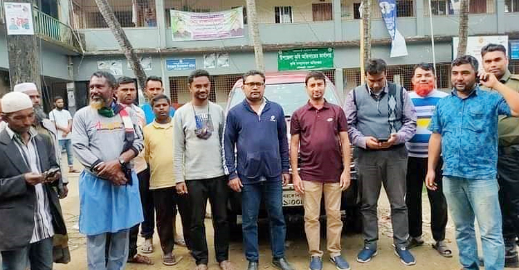 জীবনে প্রথমবার গাড়ি দেখলো যে উপজেলার মানুষ