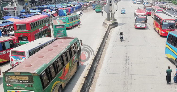 যাত্রীর চাপ নেই ঢাকা-চট্টগ্রাম মহাসড়কে 