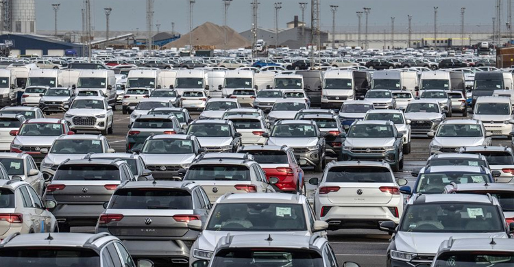 যুক্তরাজ্যে গাড়ি বিক্রি ৩০ বছরে সর্বনিম্ন