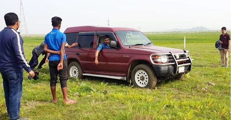 জীবনে প্রথমবার গাড়ি দেখলো যে উপজেলার মানুষ