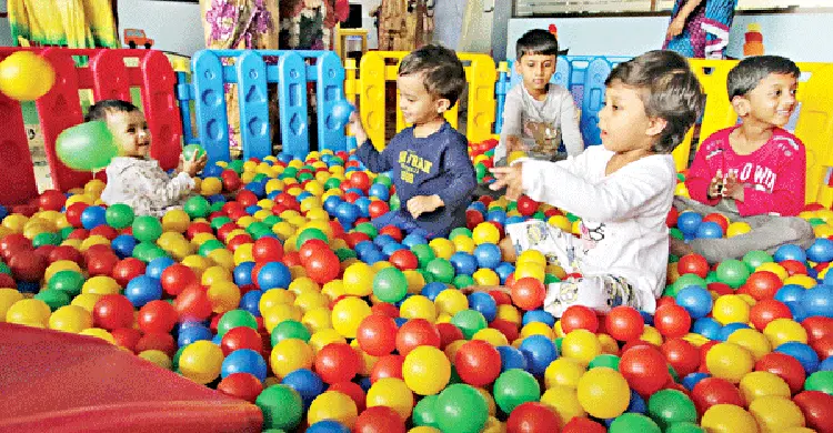 ডে কেয়ারে মাসিক ফি থাকতে হবে ২ থেকে ৫ হাজার টাকার মধ্যে