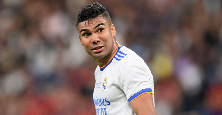 Manchester United agree £70m deal to sign Real Madrid midfielder Casemiro