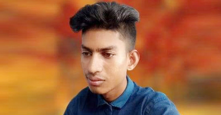 রেললাইনে বসে মোবাইলে গেম, অকালে প্রাণ ঝরল কিশোরের