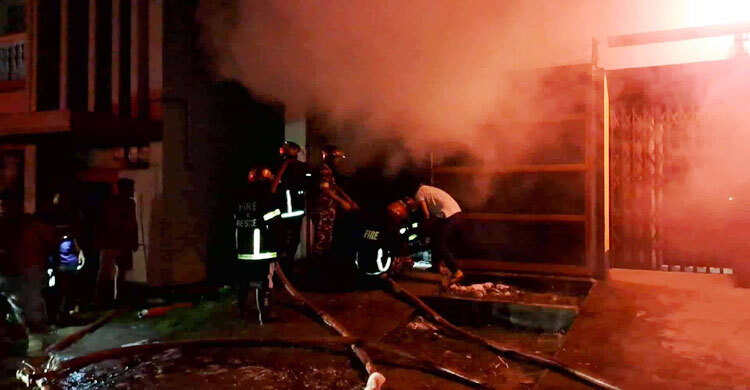 চুয়াডাঙ্গায় লাইটের গোডাউনে আগুন: ২০ লাখ টাকার ক্ষতি