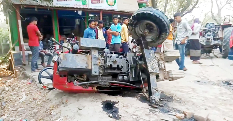 ট্রাক্টর থেকে ছিটকে চাকার নিচে পড়লেন চালক