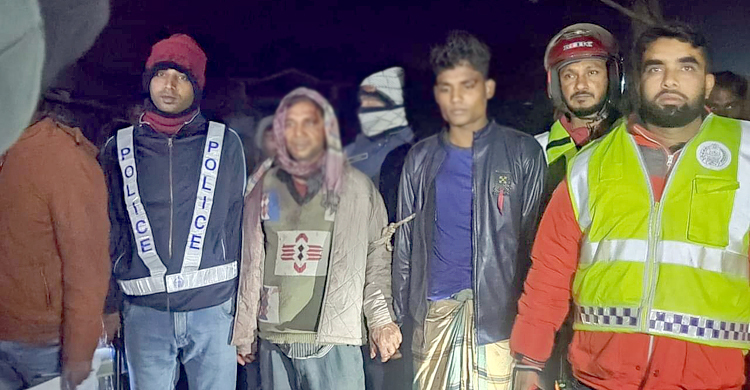 পরাজিত প্রার্থীর বাড়িতে হঠাৎ বিজয়ীদের হামলা