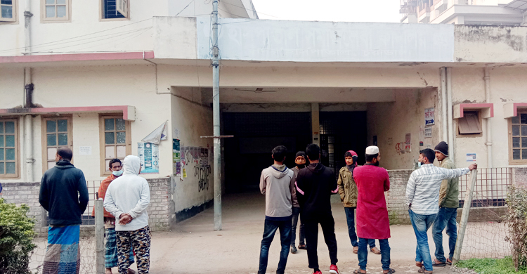 পাখিভ্যানে বাজারে যাওয়ার পথে প্রাণ গেলো বৃদ্ধের