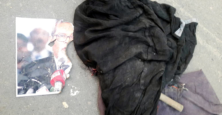 নয়াপল্টনে সিইসির কুশপুত্তলিকা দাহ