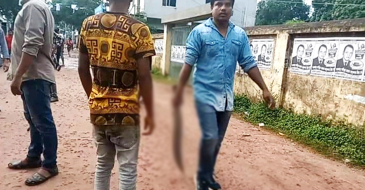 ভোট শুরুর আগে নৌকা-বিএনপি প্রার্থীর সমর্থকদের সংঘর্ষ, আহত ৫