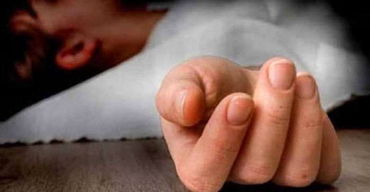 মায়ের ছোড়া ছুরির আঘাতে প্রাণ গেল ৭ বছরের শিশুর