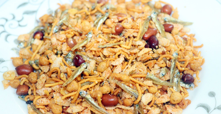 কাঁচকি মাছের চানাচুর-বার তৈরি করলো বাকৃবি