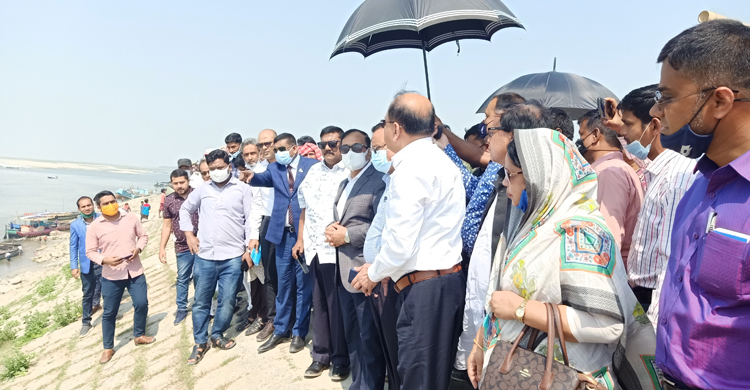 ‘জলবায়ু পরিবর্তনে অসময়ে পদ্মা নদীতে ভাঙন’