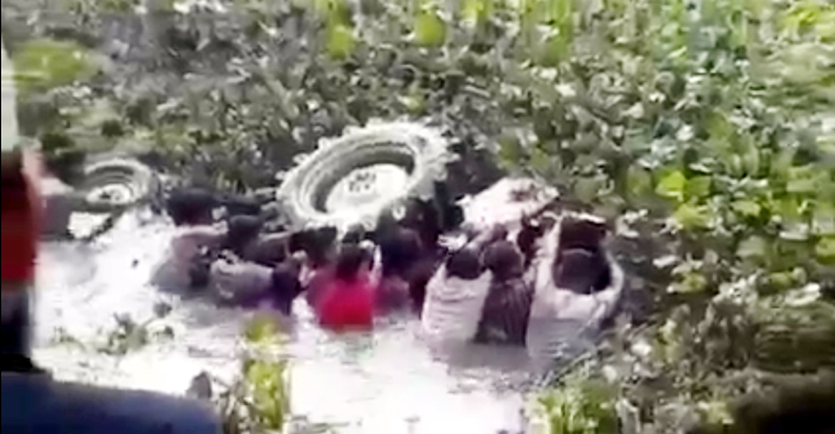 চাঁদপুরে ট্রাক্টরে বিআরটিসি বাসের ধাক্কা, নিহত ২