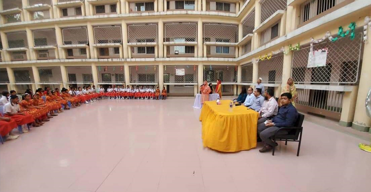 ‘মনোযোগ দিয়ে পড়াশোনা করে নিজেকে প্রতিষ্ঠিত করতে হবে’