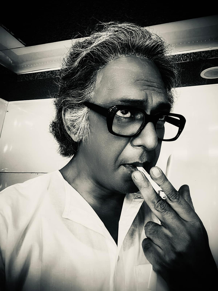 মৃণাল রূপে চঞ্চল: প্রশংসা করছেন নেটিজেনরা