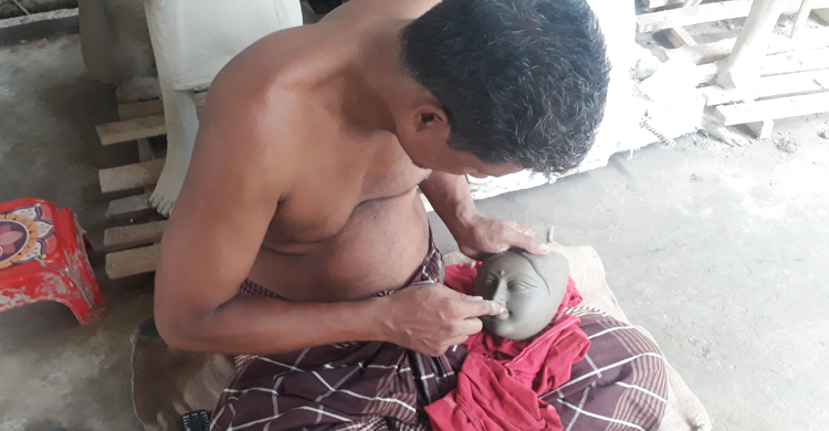 নির্দেশনা মাথায় নিয়েই চলছে পূজার প্রস্তুতি