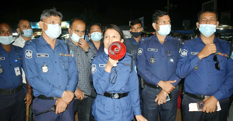 চাঁদপুর লঞ্চঘাটে যাত্রী হয়রানি রোধে বিশেষ অভিযান