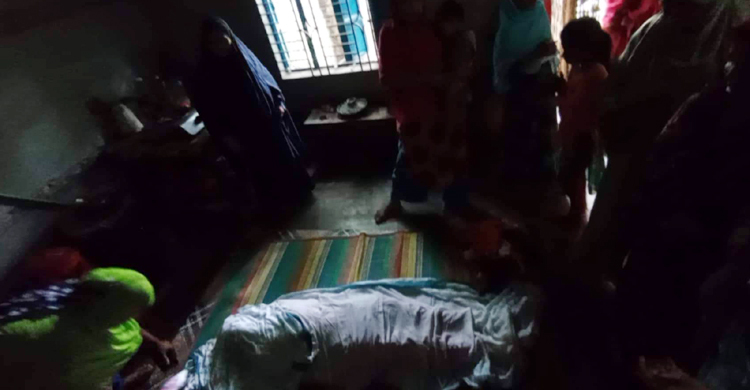 মোটরসাইকেলের চাকায় বোরকা পেঁচিয়ে প্রবাসীর স্ত্রী নিহত