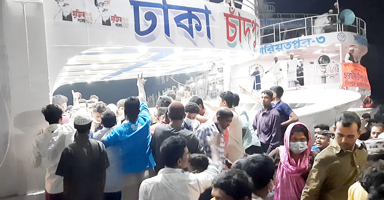 চাঁদপুর নদী বন্দর নাকি সিএনজি চালকদের ‘বাবার সম্পত্তি’