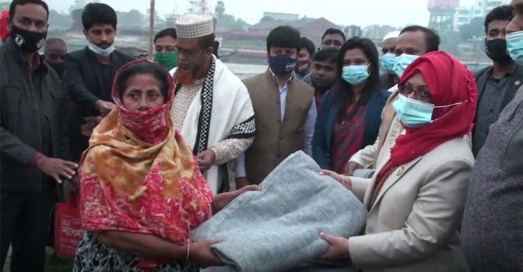 অবশেষে কম্বল পেল চাঁদপুরের ২০০ বেদে পরিবার