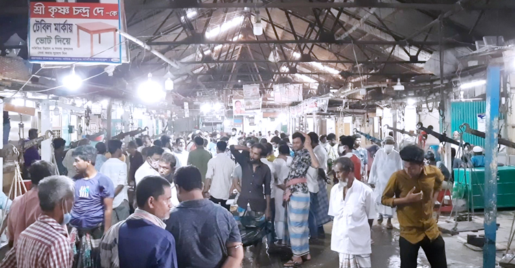 আশানুরূপ ইলিশ না পেলেও প্রাণচাঞ্চল্য ফিরেছে আড়তে