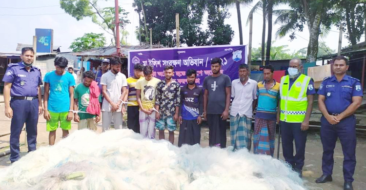 বিপুল পরিমাণ কারেন্ট জালসহ ১০ জেলে আটক