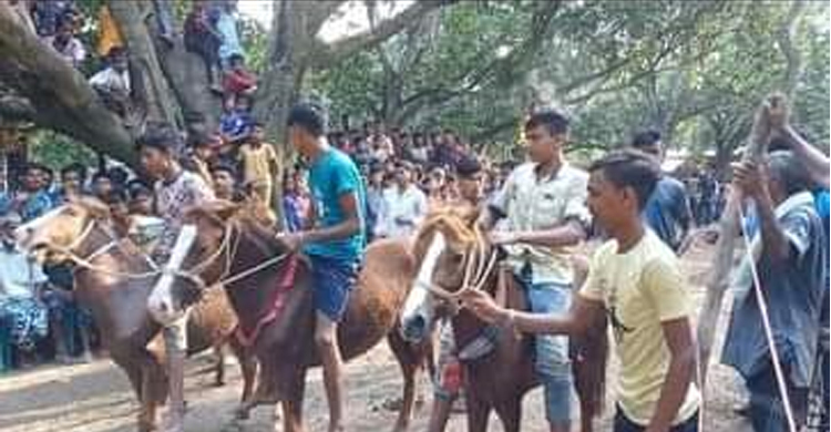 চাঁপাইনবাবগঞ্জে ঘোড়দৌড় প্রতিযোগিতা অনুষ্ঠিত