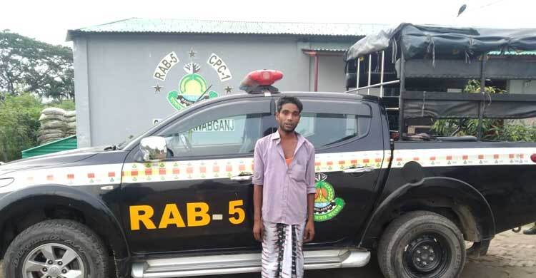 চাঁপাইনবাবগঞ্জে অস্ত্র-গুলিসহ যুবক গ্রেফতার