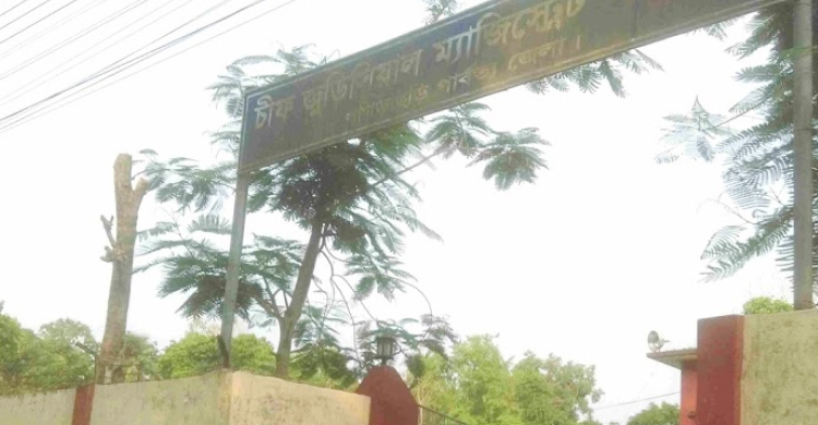 আদালতের ব্যতিক্রমী রায়ে নিজ বাড়িতেই সাজা খাটবেন সামাদ