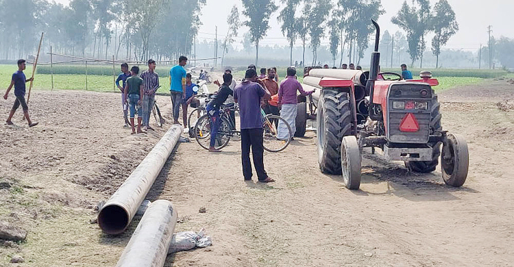 বাড়ির সামনে ট্রাক্টরচাপায় প্রাণ গেল শিশুর