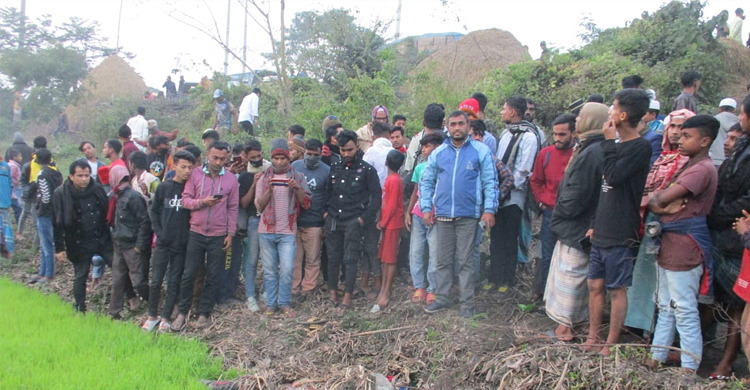 খাদে মিললো শিশুর গলাকাটা মরদেহ