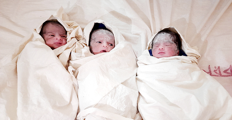 মায়ের কোলজুড়ে এলো দুই ছেলে ও এক মেয়ে