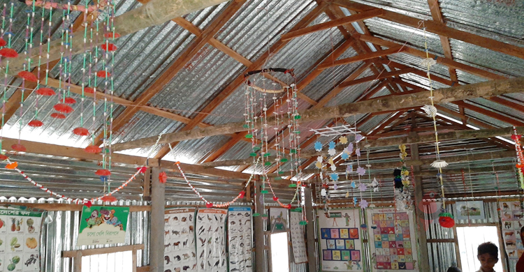 শিশুদের নিয়ে আড্ডায় একজন আঁচল মা