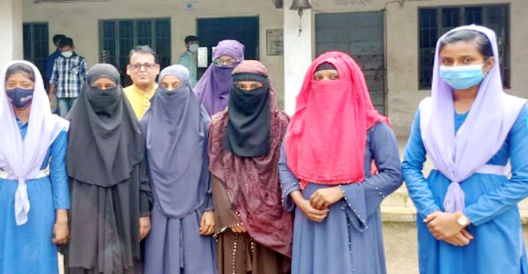 বাল্যবিয়ের পরও স্কুল ছাড়েনি লোপারা