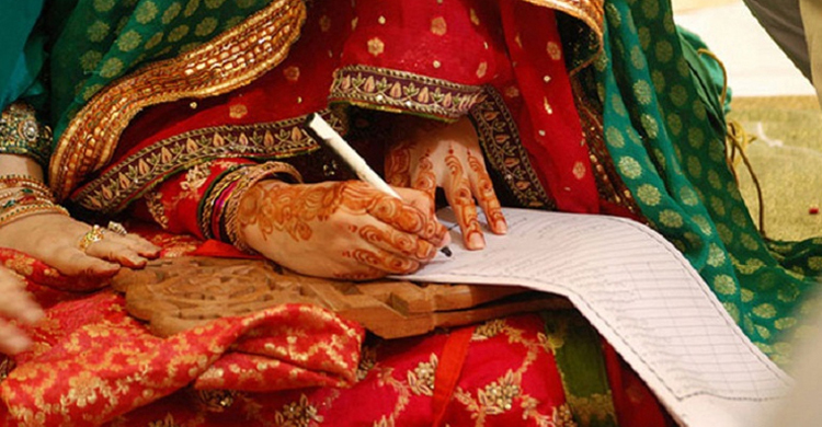 ম্যাজিস্ট্রেট আসার খবরে পালালেন বর, ধরা খেলেন কাজী ও কনের বাবা