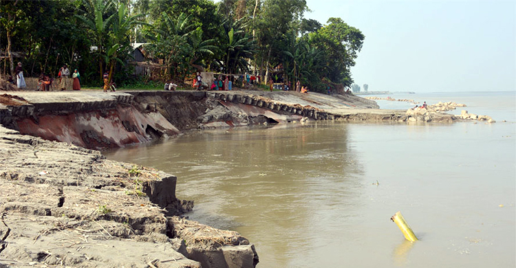 নদীর তীরে মিলল মৎস্য কর্মকর্তার মরদেহ