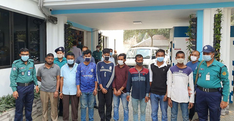 চট্টগ্রামে ২০২টি চোরাই মোবাইল উদ্ধার, গ্রেফতার ১১