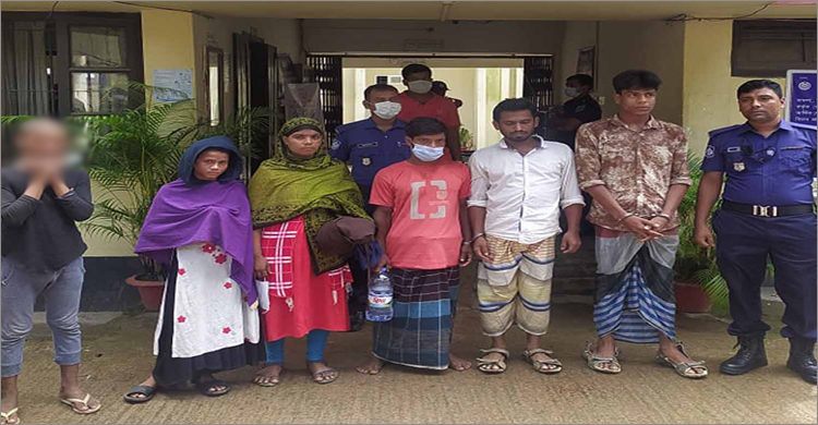 ইজিবাইকে ছাগল চুরি, ৯৯৯ এ ফোন পেয়ে গ্রেফতার ৪