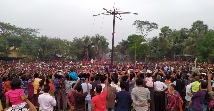 মুজিববর্ষে টুঙ্গিপাড়ায় ঐতিহ্যবাহী চড়ক ঘুল্লীর আয়োজন