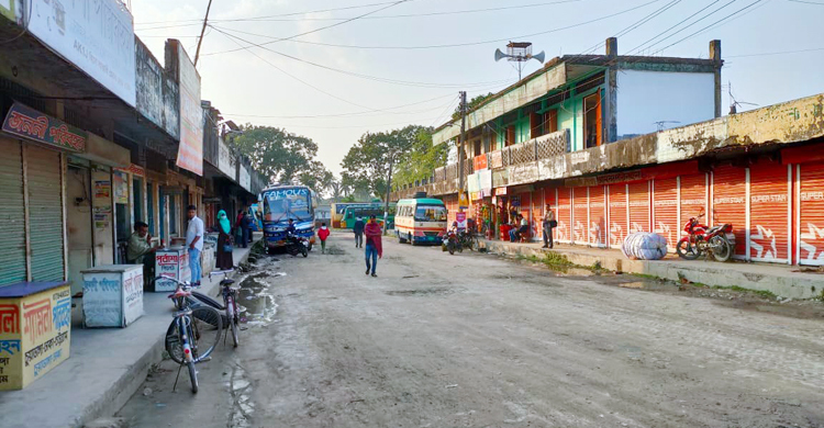 নামেই টার্মিনাল, যাত্রীও আসে না বাসও থামে না