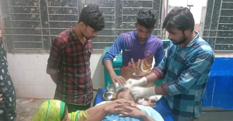 পুলিশের বিরুদ্ধে অন্তঃসত্ত্বা নারীসহ ৭ জনকে মারধরের অভিযোগ