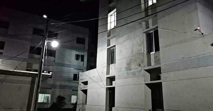 কোয়ারেন্টাইনে নিম্নমানের খাবার, চুয়াডাঙ্গায় ভারতফেরতদের বিক্ষোভ