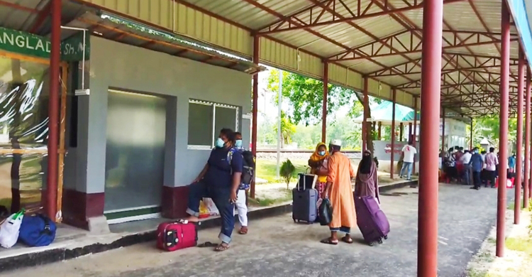 দর্শনা চেকপোস্ট দিয়ে ফিরলেন আরও ৭ বাংলাদেশি